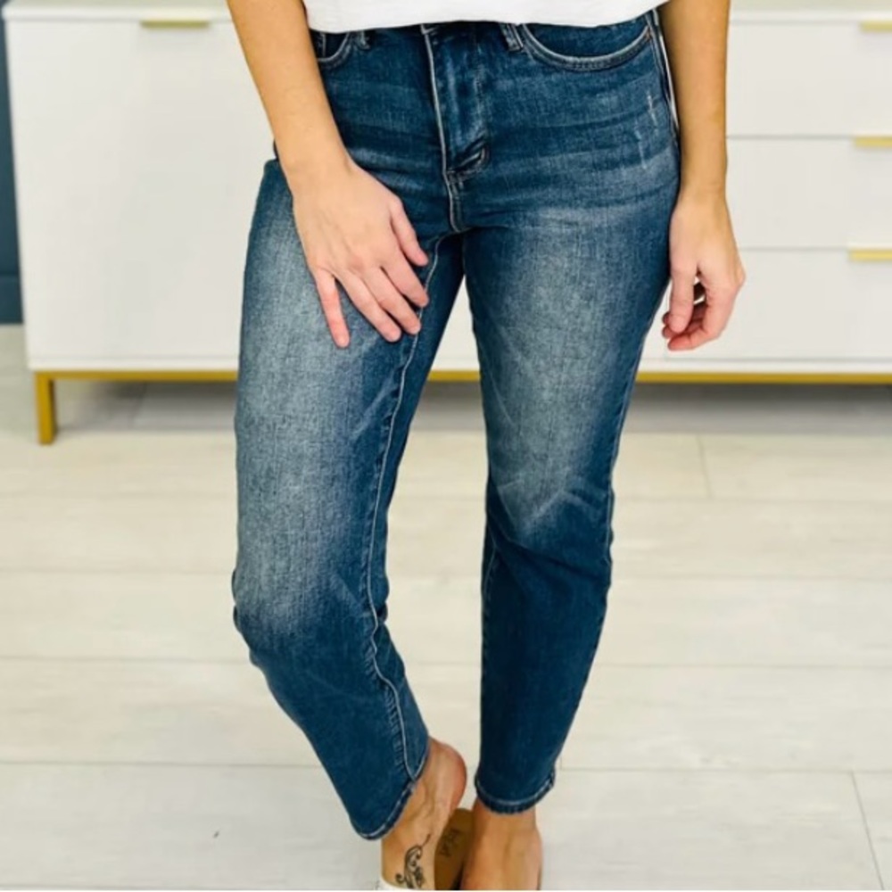 Judy Blue relaxed fit ankle/ cropped jegging/jean. Size 13/31 waist